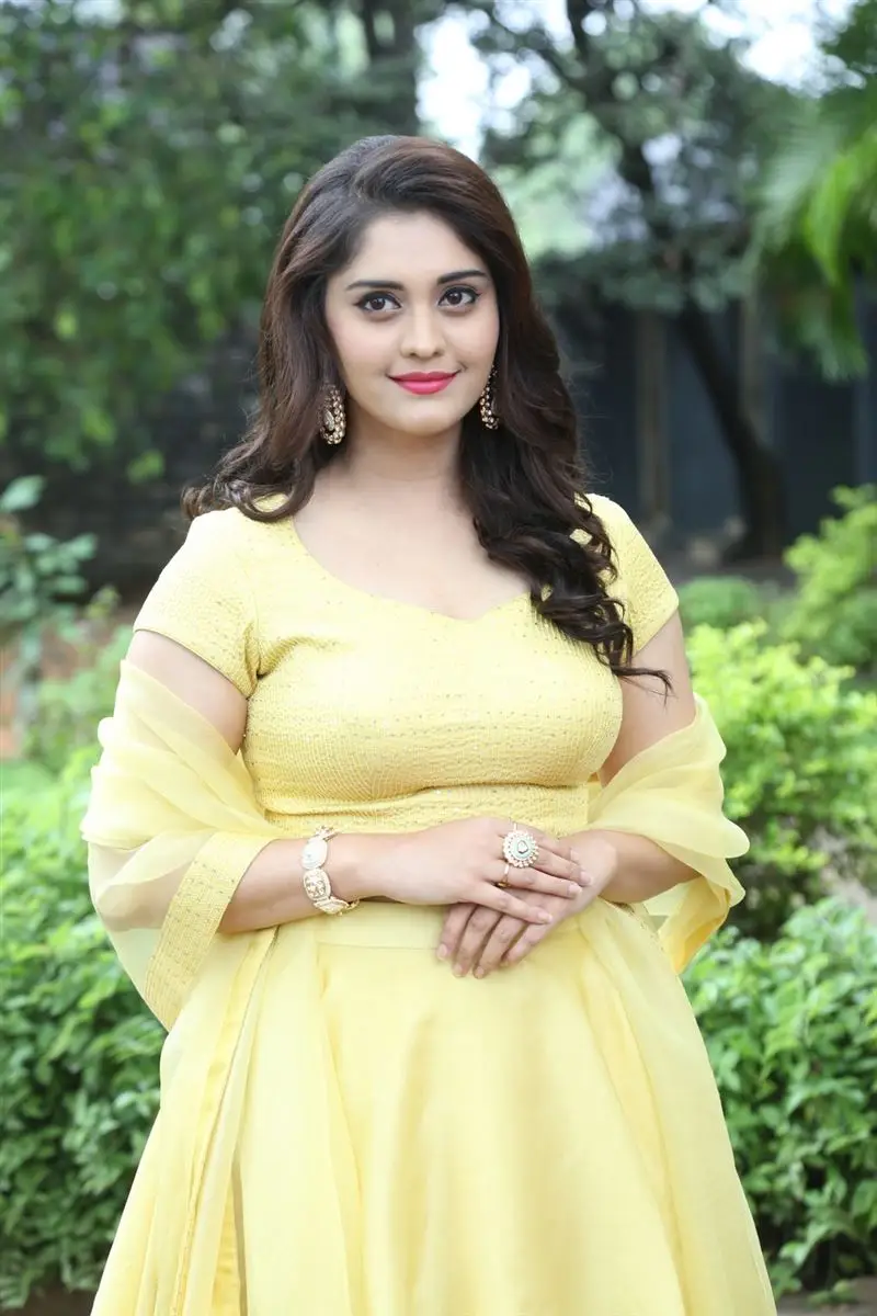 TELUGU ACTRESS SURBHI PURANIK AT DD RETURNS BHUTHALA BUNGALOW MOVIE PRESS MEET 5